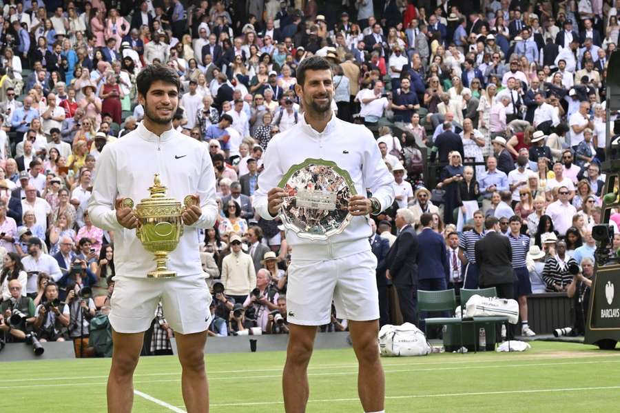 Carlos Alcaraz und Novak Djokovic spielten schon im Vorjahr das Wimbledon-Finale.