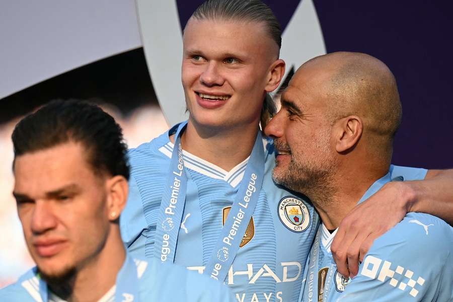 Haaland e Guardiola comemoram o t