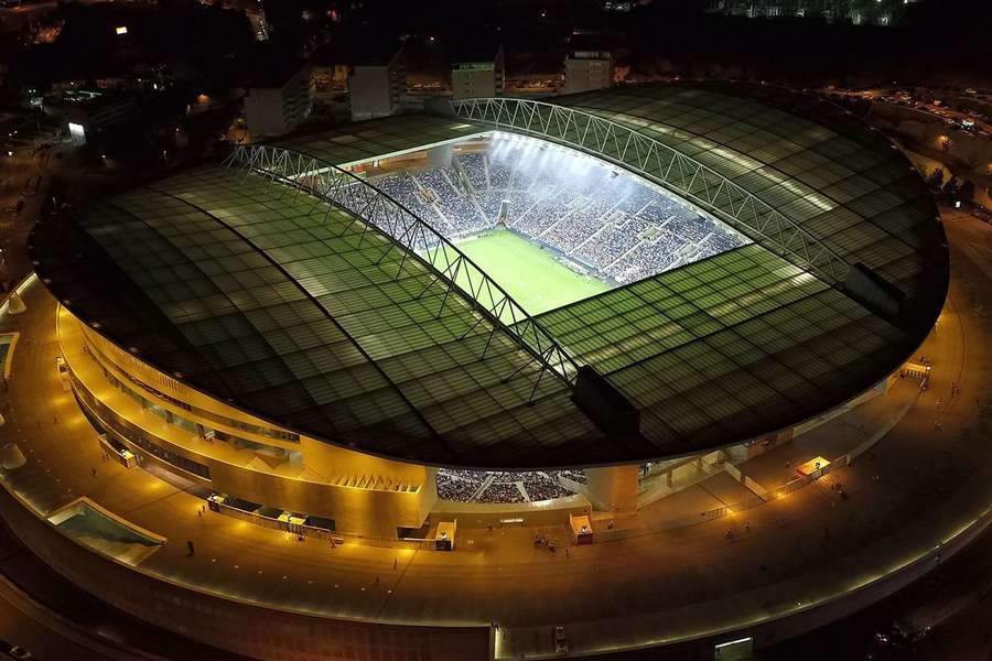 Assembleia-Geral do FC Porto acabou por ser suspensa na sequência dos desacatos Assembleia-Geral do FC Porto acabou por ser suspensa na sequência dos desacatos