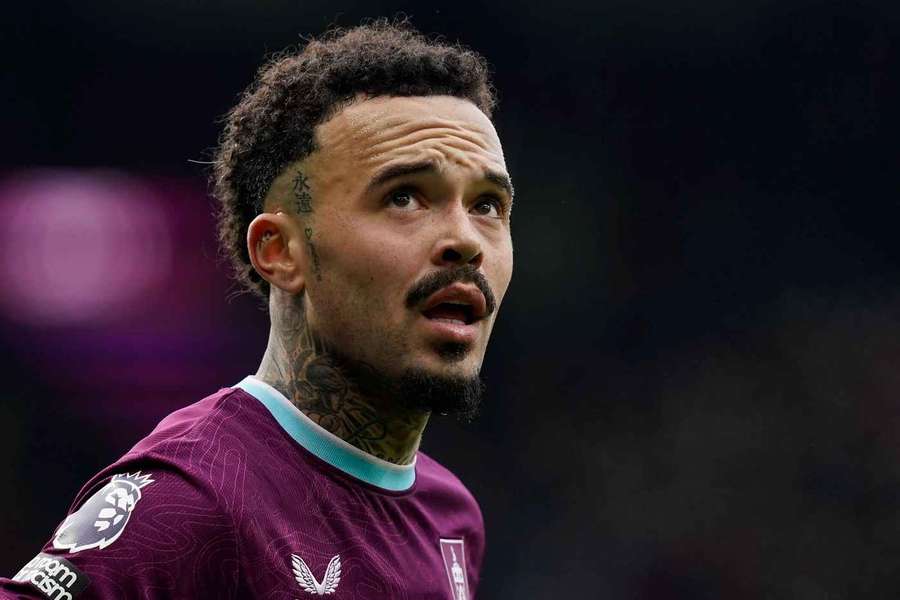 Quilindschy Hartman will stay at Burnley