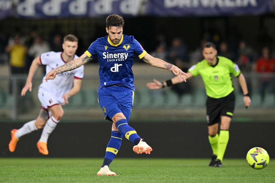 Simone Verdi otevřel skóre z penalty, pak dal Boloni ještě jeden gól.