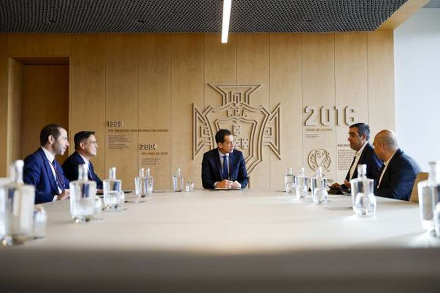Pedro Proença na reunião com José Borges, Luciano Gonçalves, Rui Caeiro e Rui Silva Pedro Proença na reunião com José Borges, Luciano Gonçalves, Rui Caeiro e Rui Silva