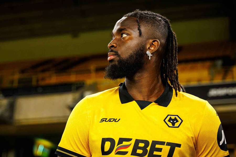 Arokodare na apresentação pelo Wolverhampton Arokodare na apresentação pelo Wolverhampton
