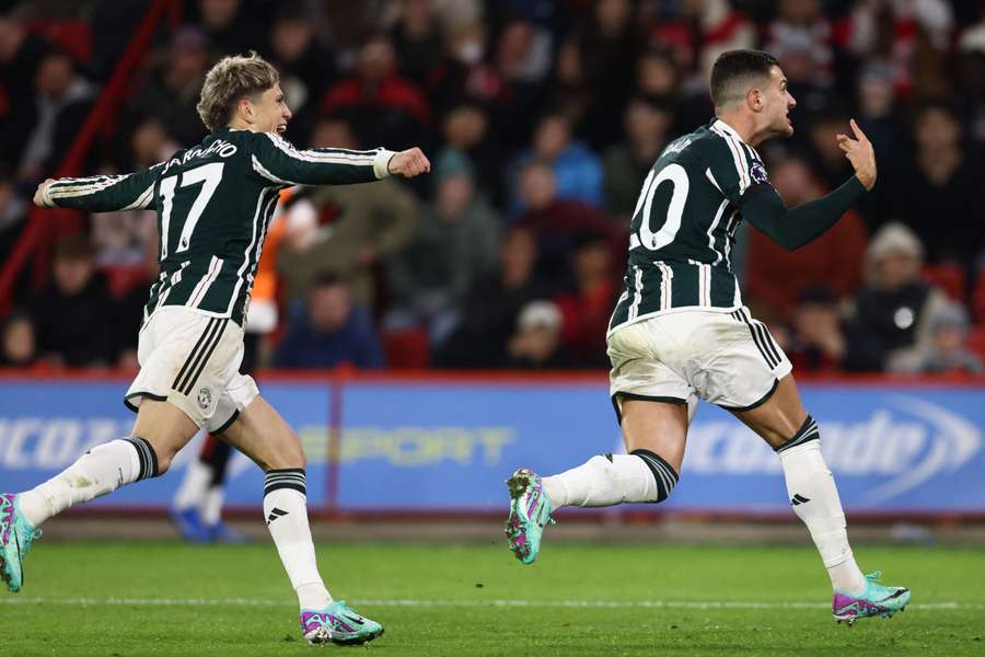 Diogo Dalot celebra um golo ao serviço do Manchester United