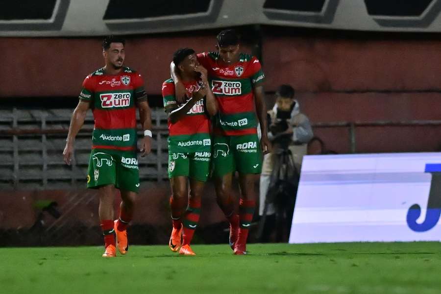 Zé Vitor fez o gol da Portuguesa no primeiro tempo Zé Vitor fez o gol da Portuguesa no primeiro tempo