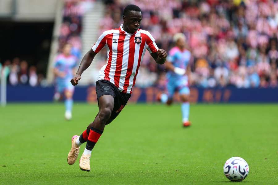 Sunderland suffer injury blow as Diarra faces long layoff