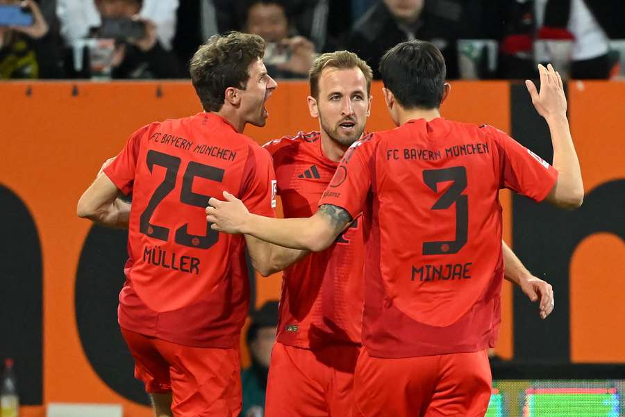 Harry Kane foi às redes em vitória do Bayern sobre o Augsburg