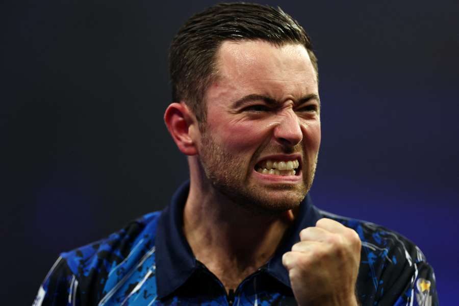 Humphries celebrates his first-round victory