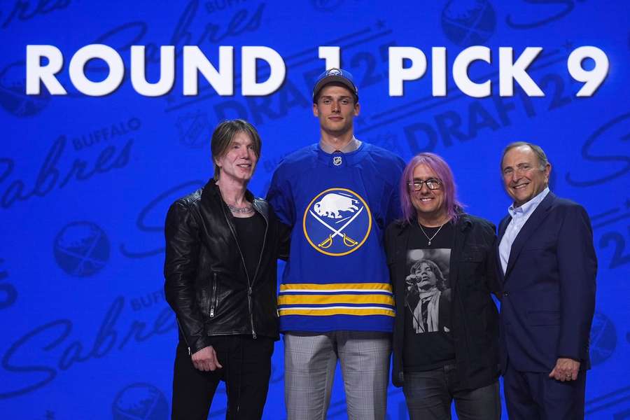 Jedničkou draftu NHL je Schaefer, v prvním kole se dočkali Mrtka s Nestrašilem