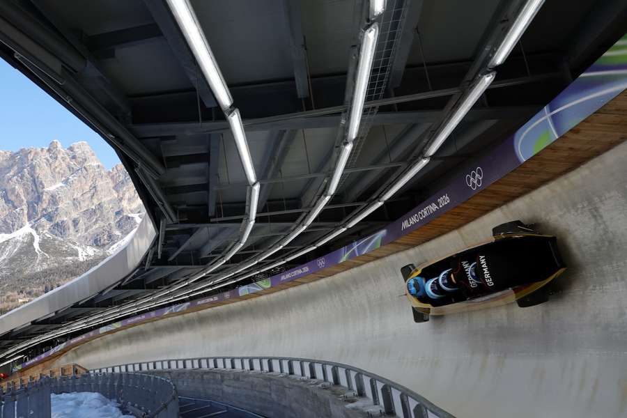 Johannes Lochner durfte im Zweierbob seine erste olympische Medaille bejubeln.