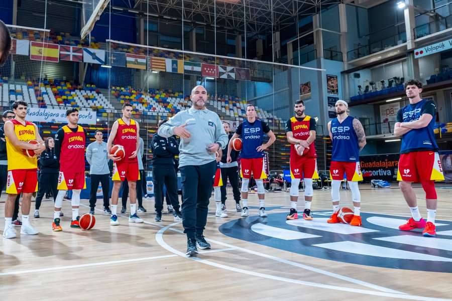 Chus Mateo, en su primer entrenamiento como seleccionador nacional en Guadalajara