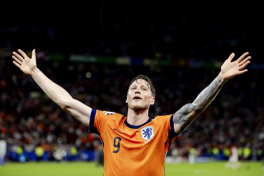 Wout Weghorst maakte meteen na rust zijn opwachting voor het Nederlands Elftal