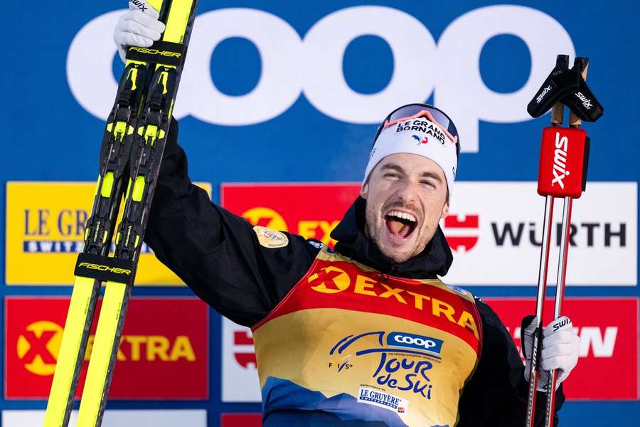 Lucas Chanavat zahájil Tour de Ski triumfem.