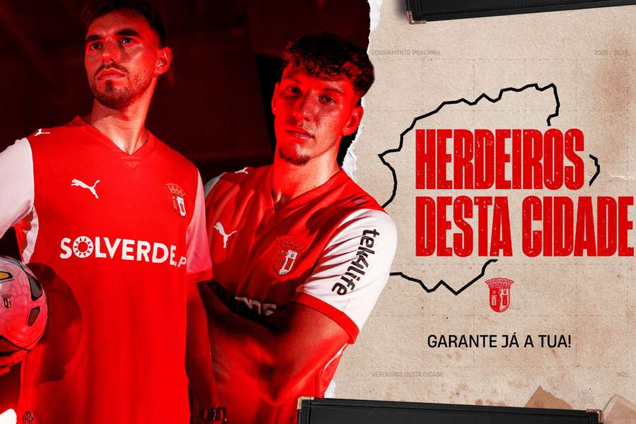 Ricardo Horta e Diogo Travassos com a nova camisola principal do SC Braga