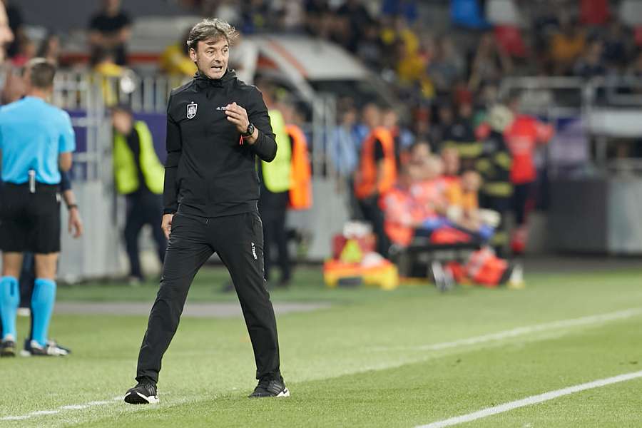 Denia dá ordens durante o jogo