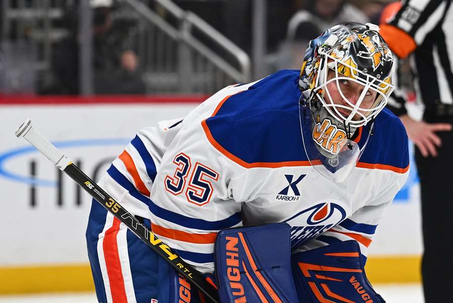 Tristan Jarry in net for the Oilers after being traded from the Penguins (2025)