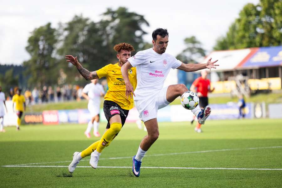Rahman Dashdamirov protects the ball for Sabah