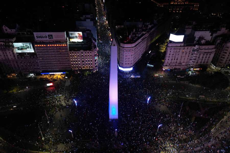 "Hinchada" reunida no centro da capital