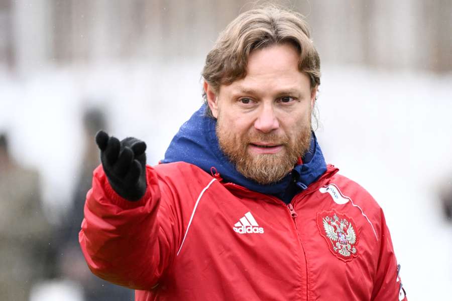 Bondscoach Valeriy Karpin tijdens een training in 2023