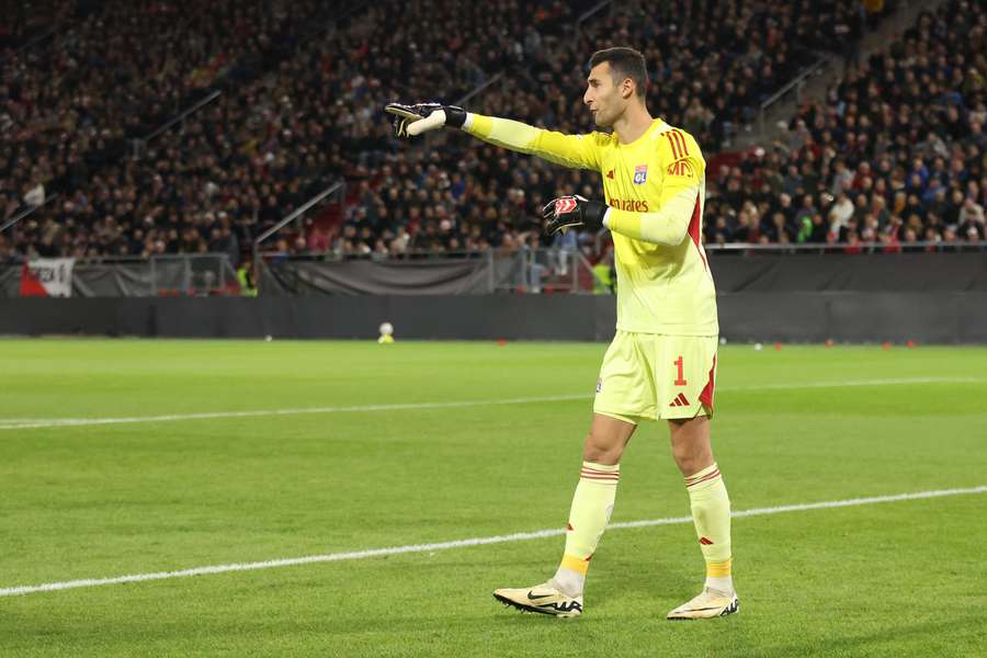 Greif, ex del Lyon, en el campo del Lens