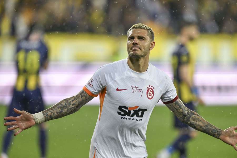 Mauro Icardi celebrates as his side clinched the title