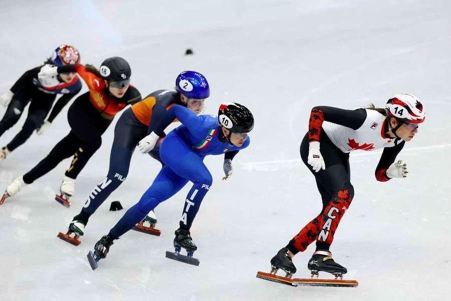 Milano Cortina: Fontana solo quarta nella finale dello short track 1000 metri, oro all'Olanda Milano Cortina: Fontana solo quarta nella finale dello short track 1000 metri, oro all'Olanda