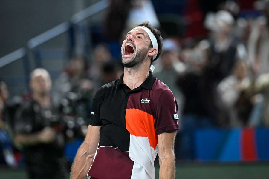 Dimitrov a remonté et s'est imposé en trois sets contre Alcaraz. 