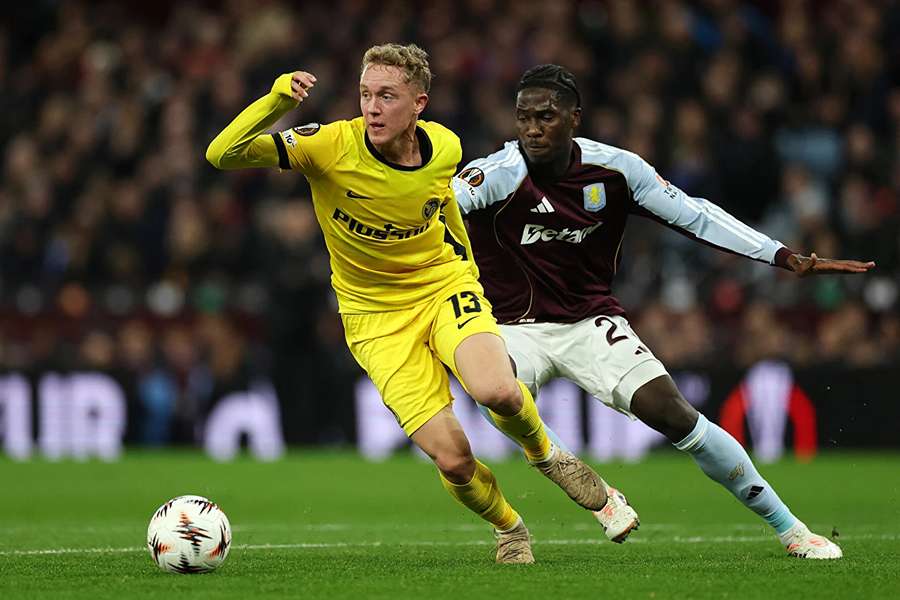 Dominik Pech v zápase Evropské ligy proti Aston Ville. 