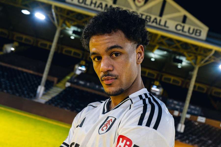 Přestupy ONLINE: V pohybu jsou čeští fotbalisté od Evropy po Asii. Velkou posilu hlásí Fulham