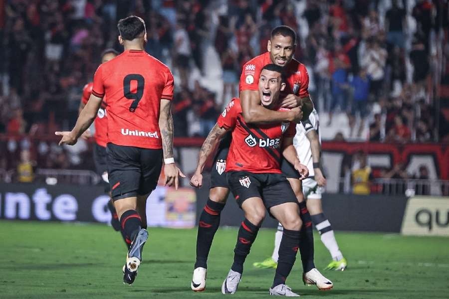 Emiliano Rodríguez abriu o placar no jogo de ida das oitavas de final