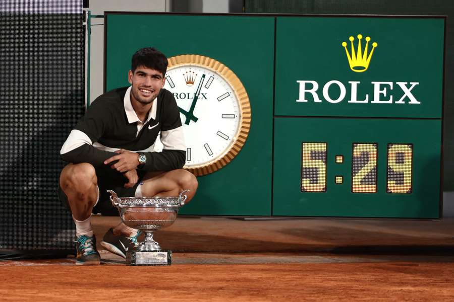 Carlos Alcaraz venceu a edição de 2025 do Roland Garros, derrotando Jannik Sinner na final