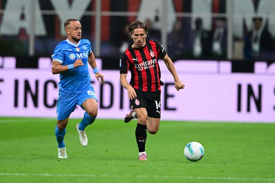 Quando se enfrentaram pela Serie A, o Milan venceu o Napoli por 2 a 1 Quando se enfrentaram pela Serie A, o Milan venceu o Napoli por 2 a 1