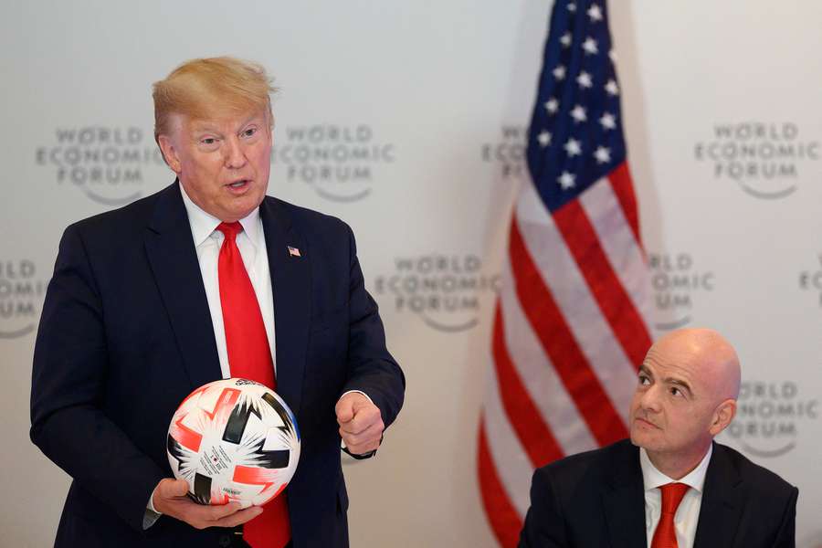 Donald Trump (l.) und FIFA-Präsident Infantino (r.)