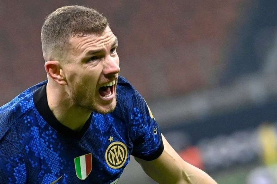 Dzeko cumpre a segunda temporada no Inter e termina contrato em junho