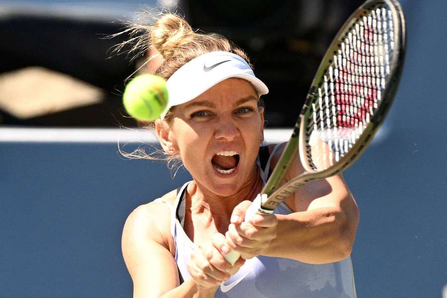 Simona Halep fights off Coco Gauff rally to reach Canadian Open semi-finals