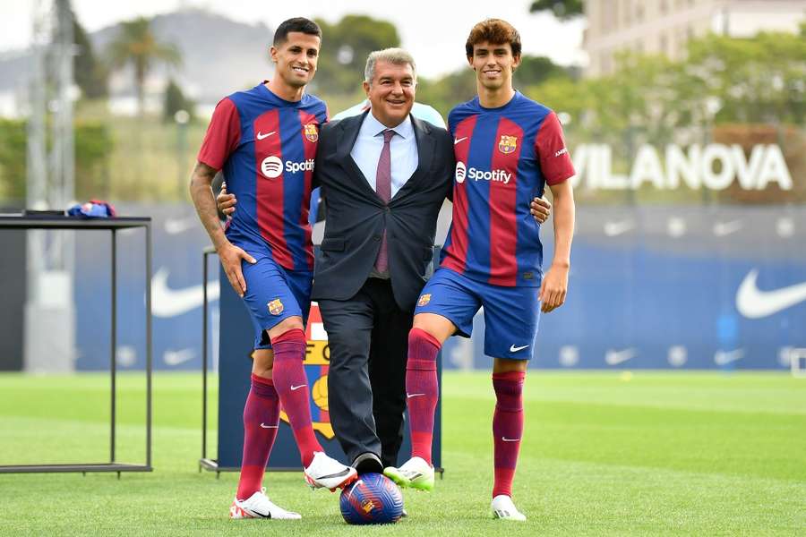 Félix e Cancelo, com Joan Laporta 