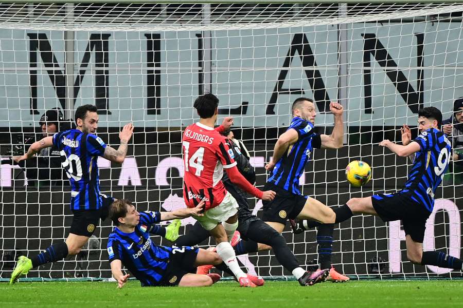 L'attimo del gol di Reijnders