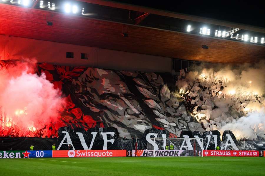 Fani na Tribuna Sever zaprezentowali oprawę zakazaną w Rzymie
