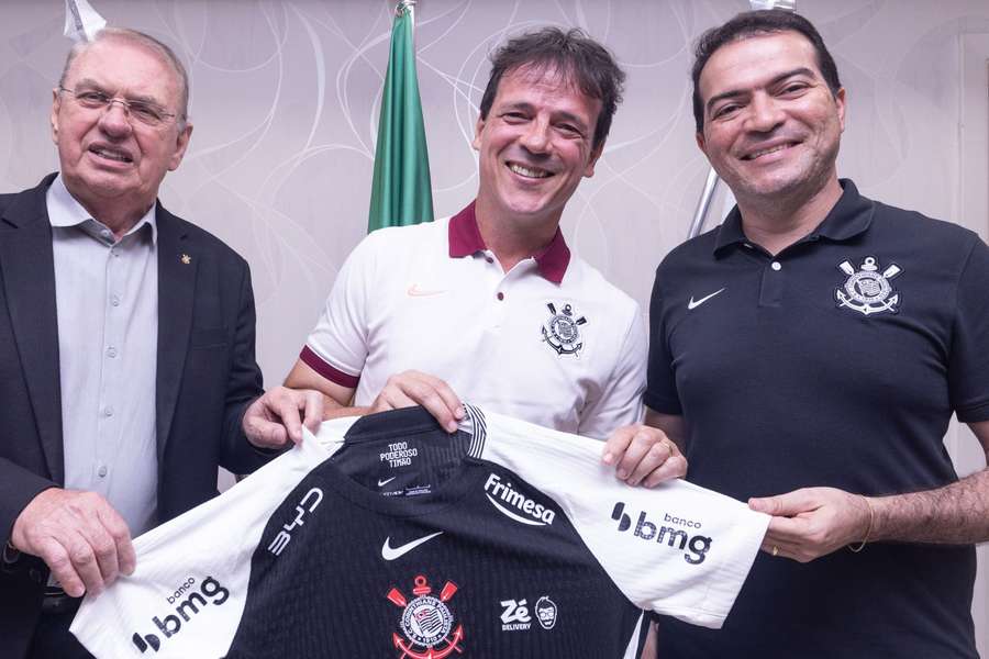 Fernando Diniz é o novo técnico do Corinthians Fernando Diniz é o novo técnico do Corinthians