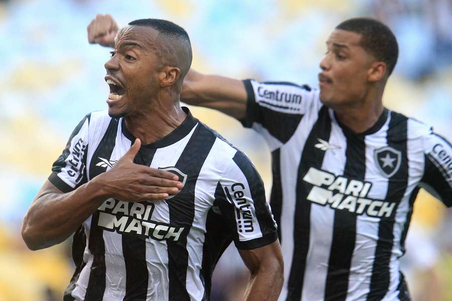 Marlon Freitas fez dois gols na vitória do Botafogo sobre o Flu