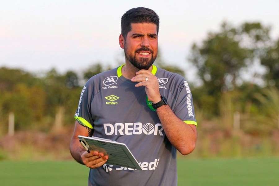 António Oliveira volta a dirigir um time da Série A António Oliveira volta a dirigir um time da Série A
