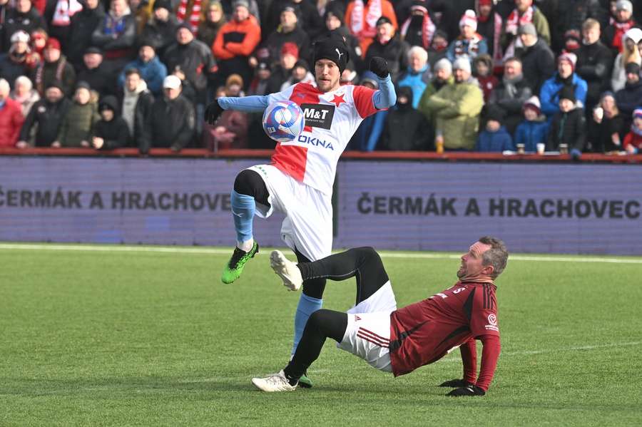 Slávista Michal Švec a sparťan Tomáš Čížek v Silvestrovském derby.