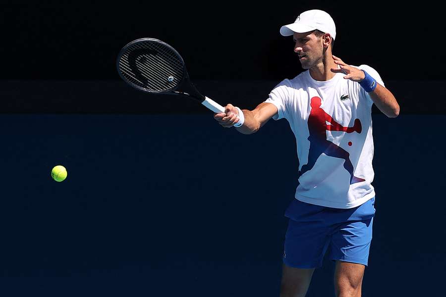 Novak Djokovic la o sesiune de antrenament înainte de Australian Open