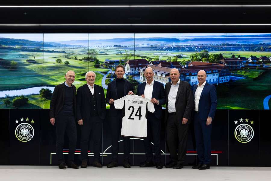 Bernd Neuendorf na apresentação do centro de treinos para o Campeonato da Europa.