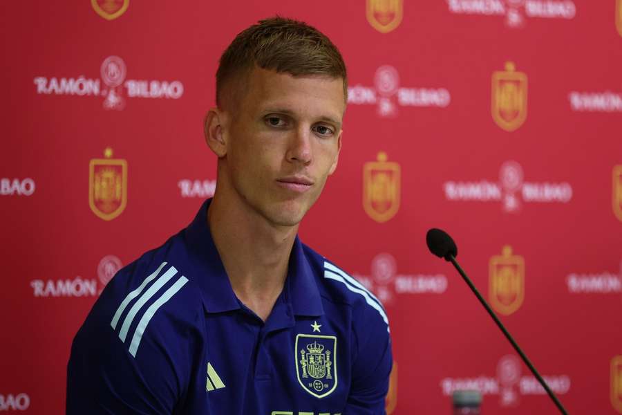 Barcelona’s injury woes continue as De la Fuente comments on Olmo