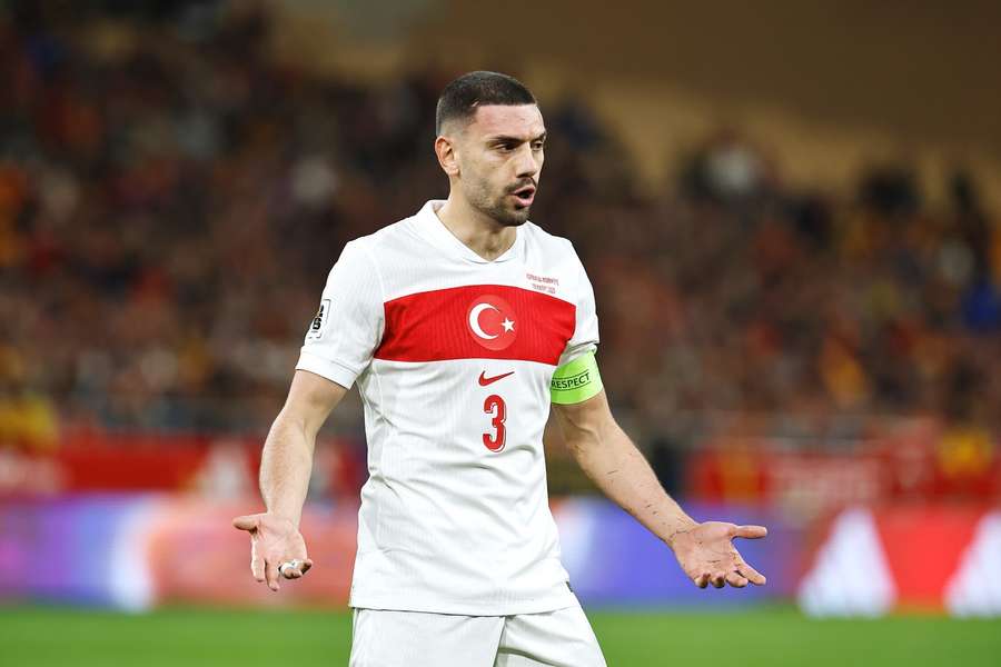 Merih Demiral nu a efectuat ședința de antrenament alături de jucătorii din naționala Turciei Merih Demiral nu a efectuat ședința de antrenament alături de jucătorii din naționala Turciei