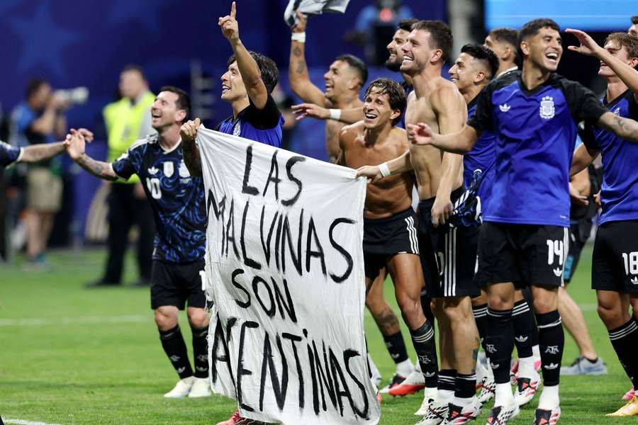 Lo striscione 'incriminato' Lo striscione 'incriminato'