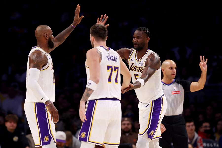 Les Lakers face aux Raptors.