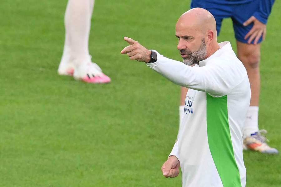 Peter Bosz kan niet beschikken over de kersverse vader Walter Benítez