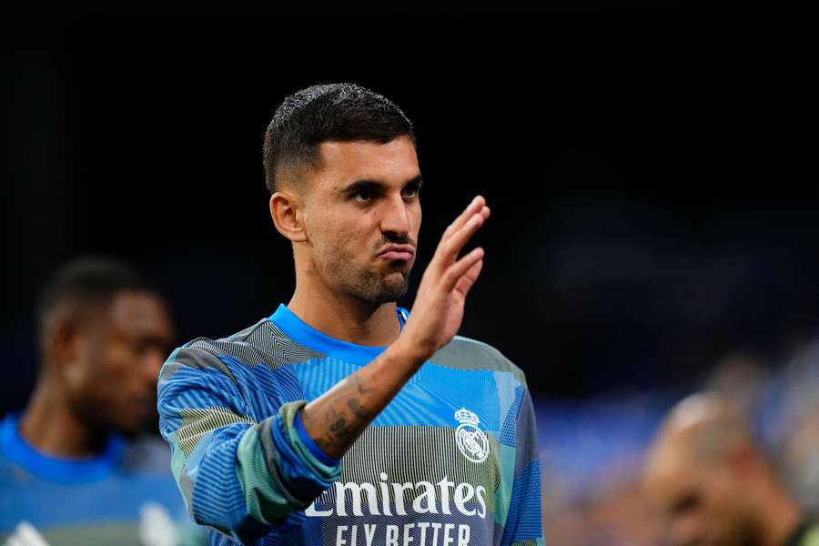 Ceballos calienta ante el Oviedo